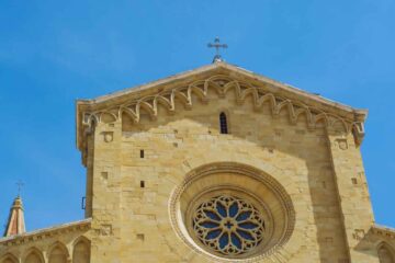 La magia della Cattedrale di Arezzo: un’esperienza di bellezza e pace